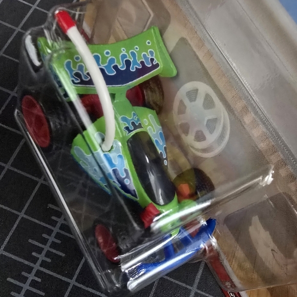 MATTEL HOT WHEELS PREMIUM 2019 DISNEY PIXAR - Picture 3 of 6